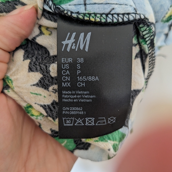 H&M Blouse - Picture 4 of 4